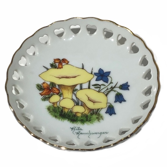 VINTAGE 1960s PORCELAIN TRINKET DISH WITH HAND PAINTED FLOWERS & HEART CUTOUTS - Picture 2 of 13